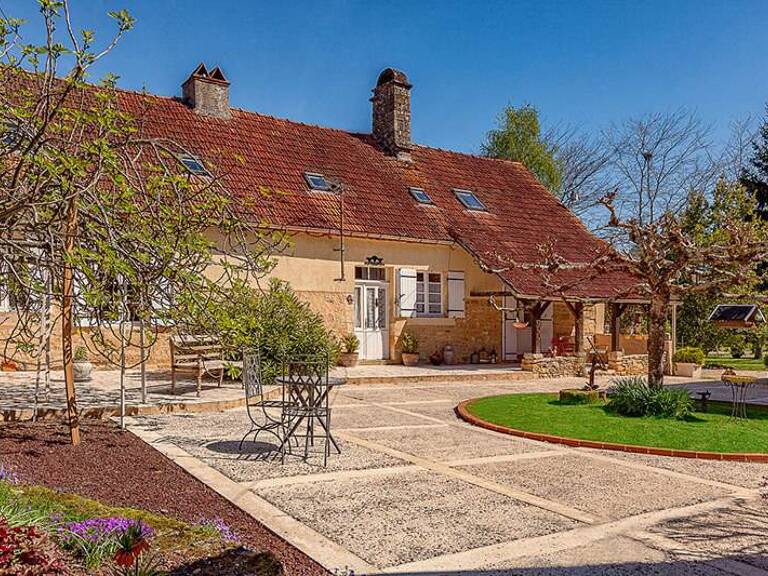 Maison en pierre de 13 pièces principales — photo 1