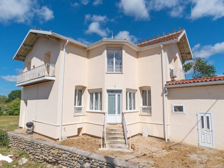 Maison de bourg de 7 pièces principales — photo 1