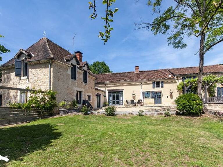 Maison en pierre de 9 pièces principales — photo 1