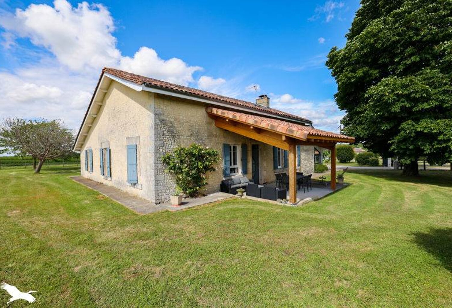 Maison en pierre de 6 pièces principales — photo 1