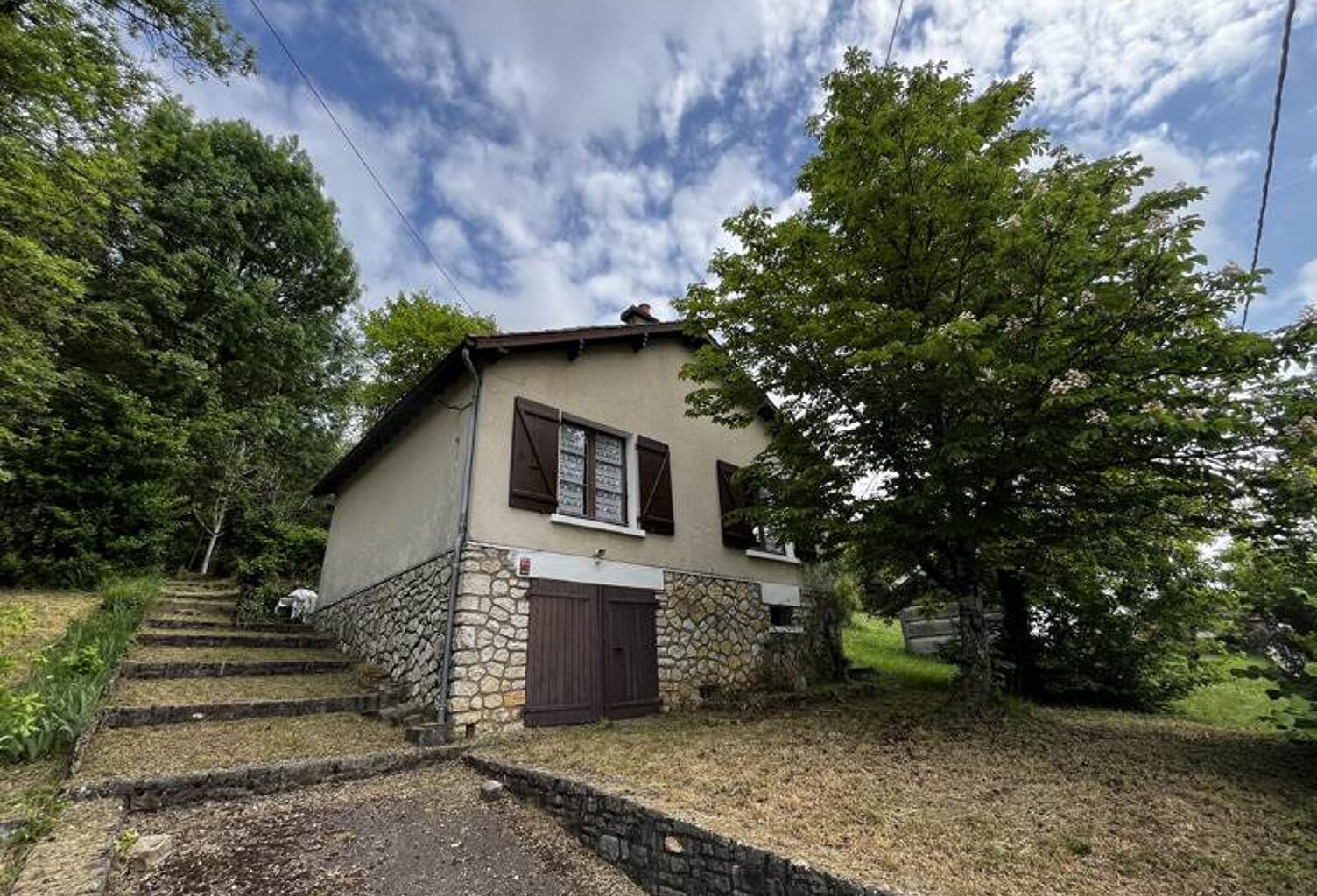 Maison en pierre de 3 pièces principales — photo 1