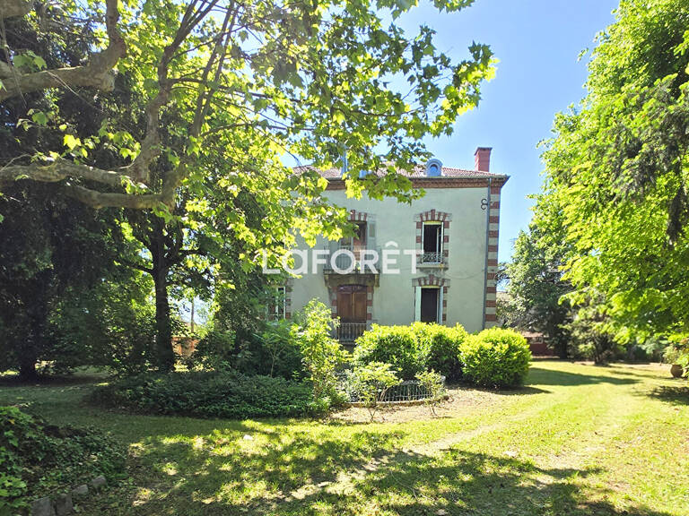 Maison Saint Marcellin En Forez 10 pièces - 275 m2 + dépendances + terrain — photo 1