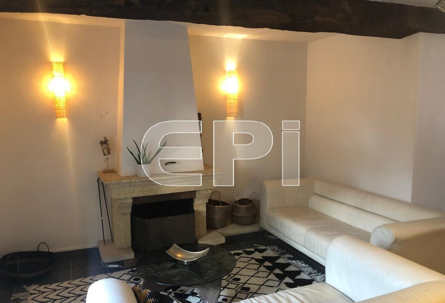 THOUARS<br>Proche centre historique<br>Maison d'habitation :<br> — photo 1
