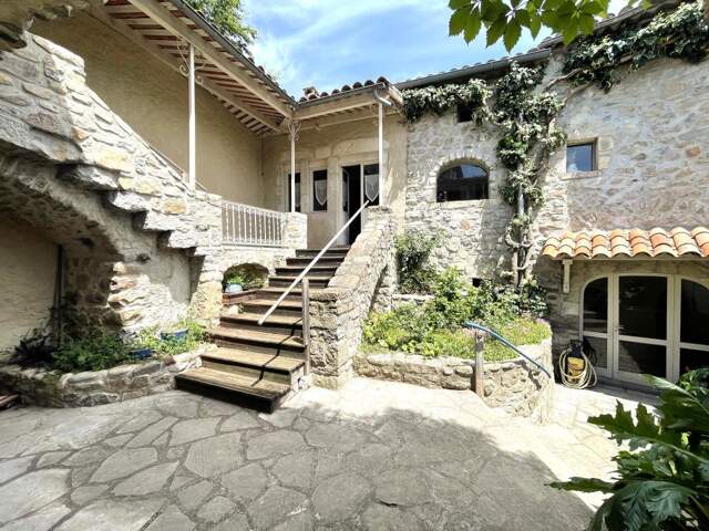 Exclusivité Rare à Vallon Pont D'Arc mas en pierre de caractère avec deux habitations — photo du bien