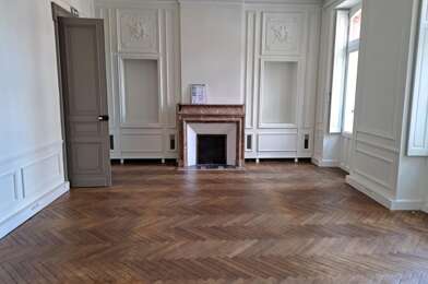 Bureau  4747 €