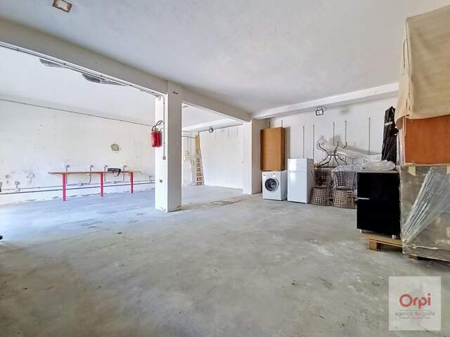 GARAGE / DEPOT À Louer — photo du bien