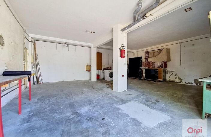 GARAGE / DEPOT À Louer — photo 2
