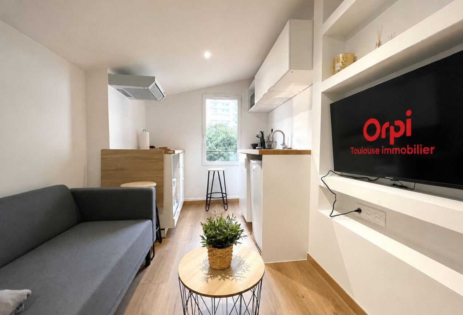 À VENDRE – T2 RÉNOVÉ EN HYPER-CENTRE – RUE LASCROSSES — photo 1