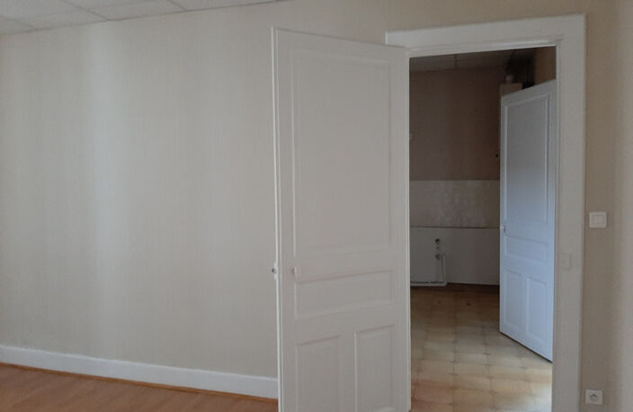 MAGNIFIQUE MAISON EN PIERRE DIVISÉE EN 3 APPARTEMENTS — photo 2