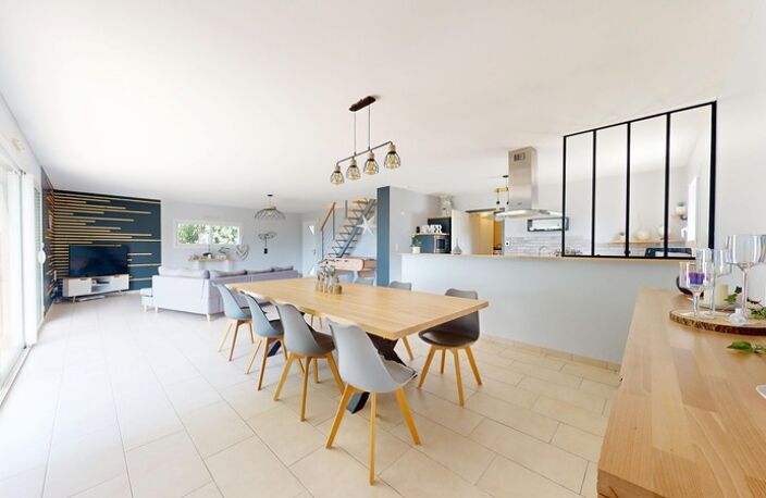 MAISON HAUT DE GAMME AVEC 5 CHAMBRES ET GRAND TERRAIN — photo 3