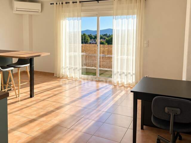 LA CIOTAT (13) – T2 de 43,24 m² au dernier étage avec ascenseur, balcon et vue dégagée — photo du bien