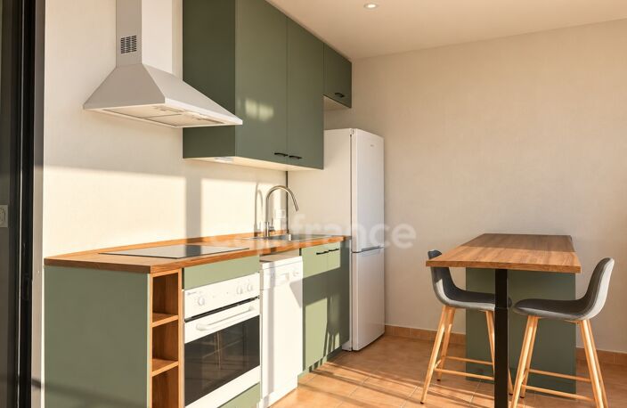LA CIOTAT (13) – T2 de 43,24 m² au dernier étage avec ascenseur, balcon et vue dégagée — photo 3