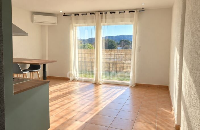 LA CIOTAT (13) – T2 de 43,24 m² au dernier étage avec ascenseur, balcon et vue dégagée — photo 4