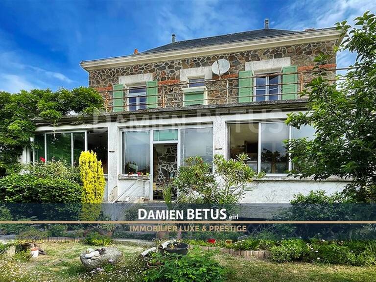 Maison à vendre 10 pièces SAINT GILLES CROIX DE VIE (85), centre-ville, jardin, proche plage — photo 1