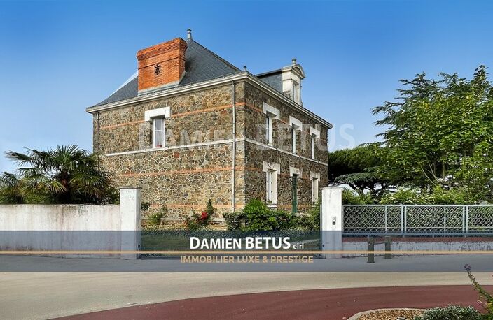 Maison à vendre 10 pièces SAINT GILLES CROIX DE VIE (85), centre-ville, jardin, proche plage — photo 3