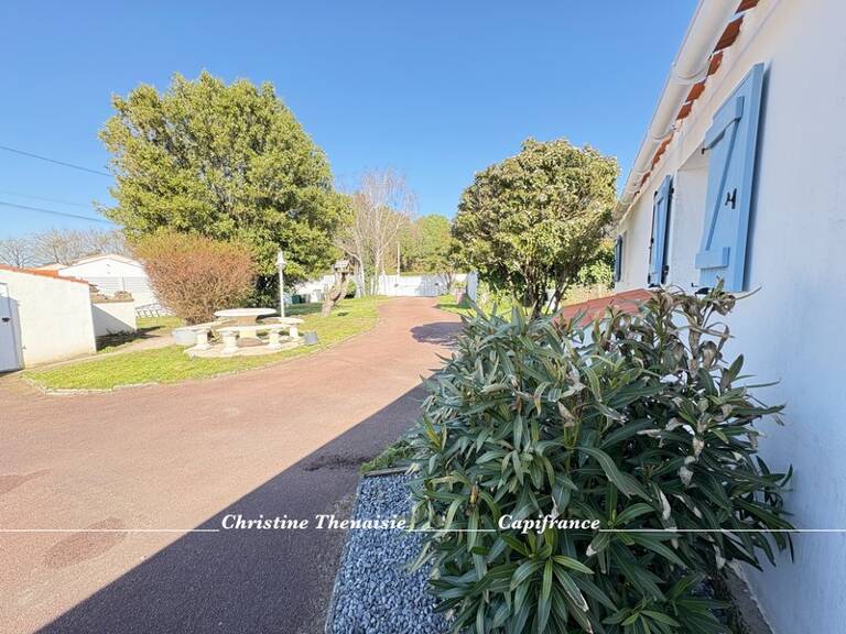 Maison de charme à vendre Plain-pied, 4 chambres dont 3 avec entrées indépendantes, Grand garage, Studio à aménager, 2 entrées sur 1200 m2 de terrain, SAINT HILAIRE DE RIEZ (85) — photo 1