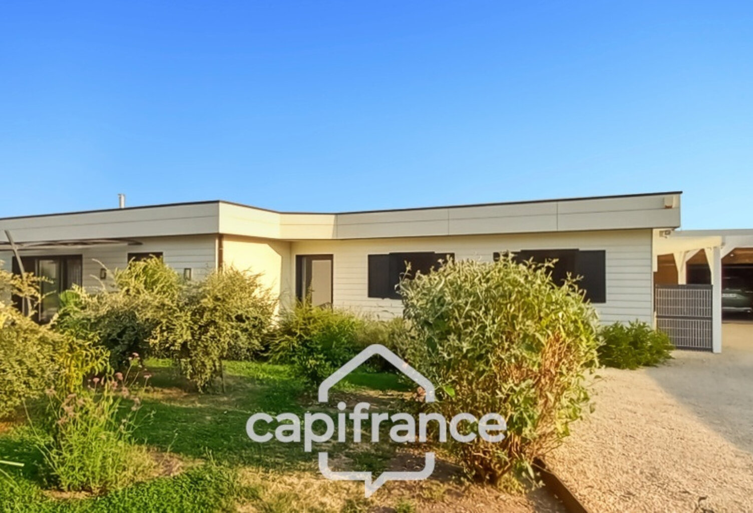 MAISON CONTEMPORAINE AVEC PISCINE et GARAGE – SANS VIS-À-VIS – BELLERIVE-SUR-ALLIER / 03 — photo 1