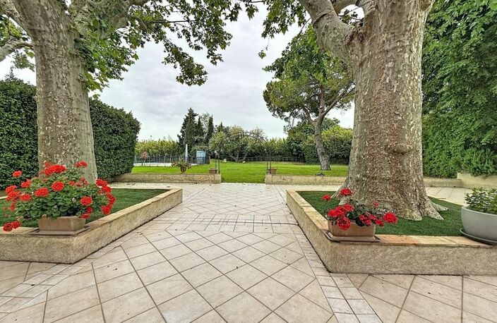 Mas de Charme en Camargue – 3 Habitations, Dépendances et Piscine — photo 4