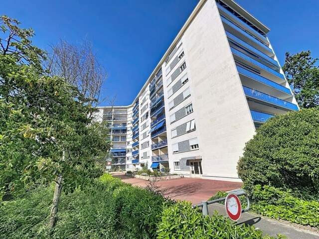 Appartement À Vendre — photo du bien