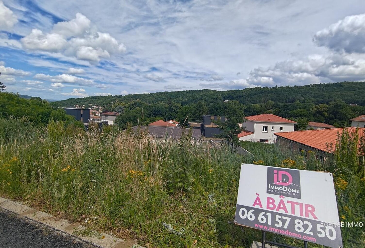 Terrain constructible de 952 m², vue dégagée — photo 1