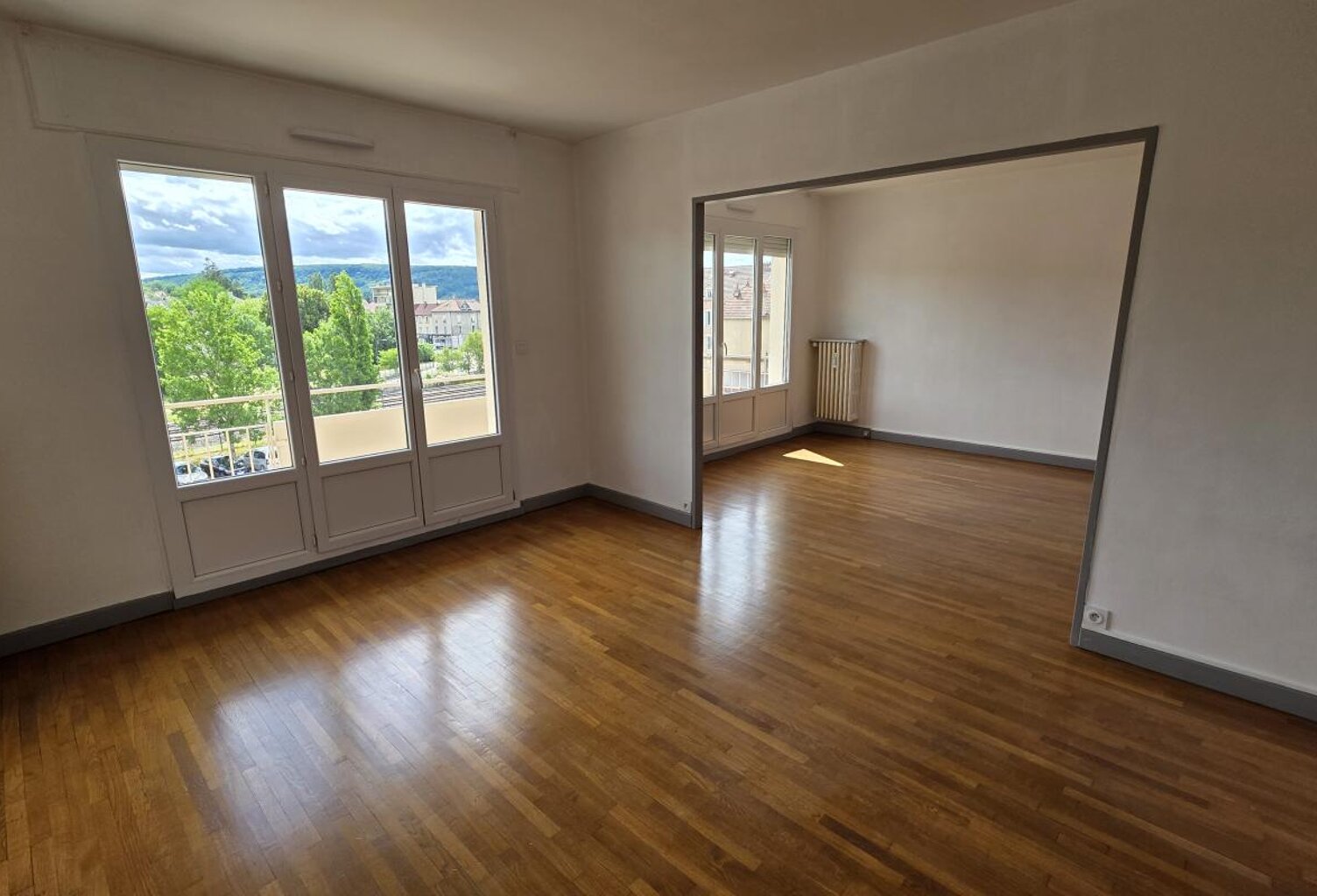 À VENDRE – Appartement T5 de 111 m² avec balcon, garage et cave – Vesoul — photo 1