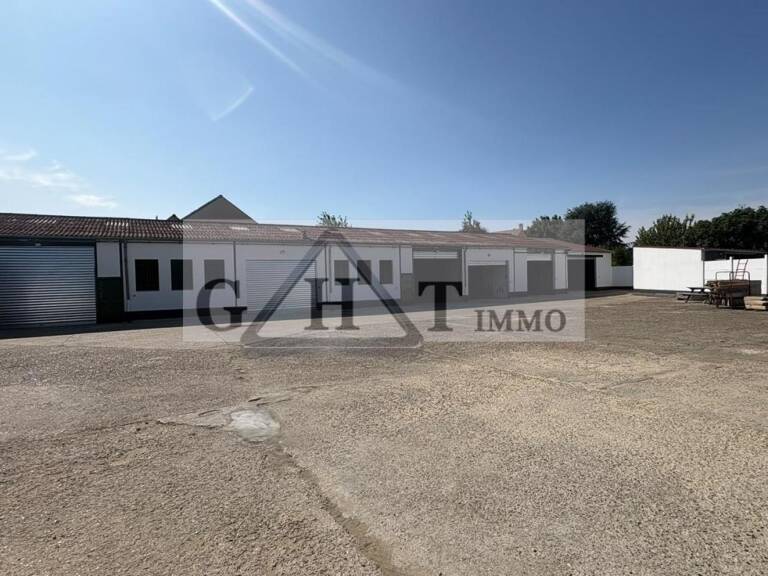 Entrepôt de 60 m² à 600 m² + 2 000 m² de terrain exploitable à Réau — photo 1
