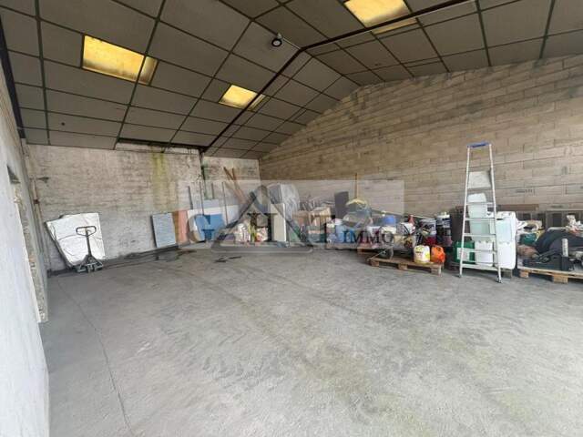 Entrepôt de 60 m² à 600 m² + 2 000 m² de terrain exploitable à Réau — photo du bien