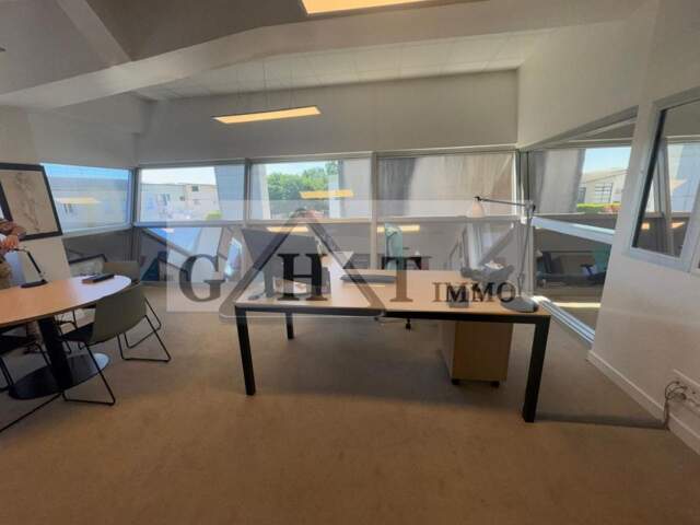 ENTREPOT BUREAUX 960 M2 A LA VENTE A CHAMPIGNY SUR MARNE — photo du bien