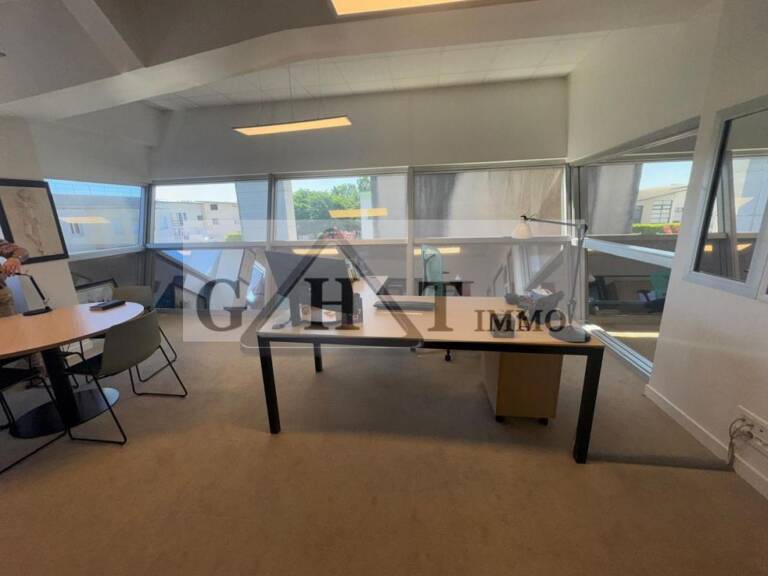 ENTREPOT BUREAUX 960 M2 A LA VENTE A CHAMPIGNY SUR MARNE — photo 1