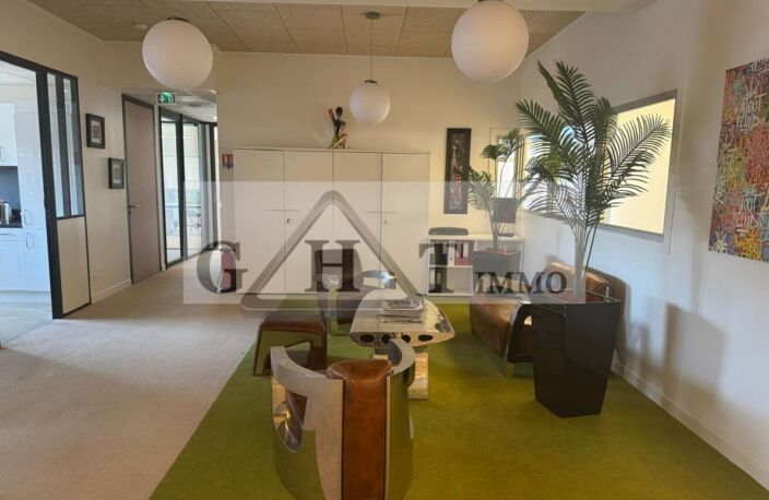 ENTREPOT BUREAUX 960 M2 A LA VENTE A CHAMPIGNY SUR MARNE — photo 3