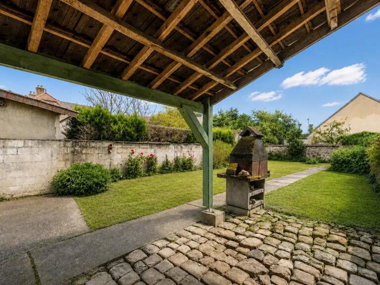 Maison de caractère avec jardin - 104 m2 - Villeneuve-le-Comte — photo 1