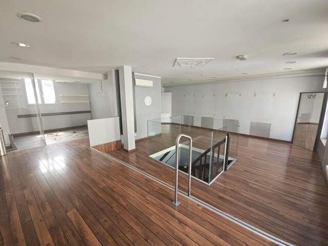 Bureau 65 m² à Tours — photo du bien