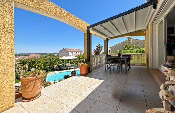 Vente Maison avec piscine, vue dégagée et dominante — photo 3