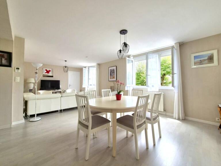 Appartement À Vendre — photo 1