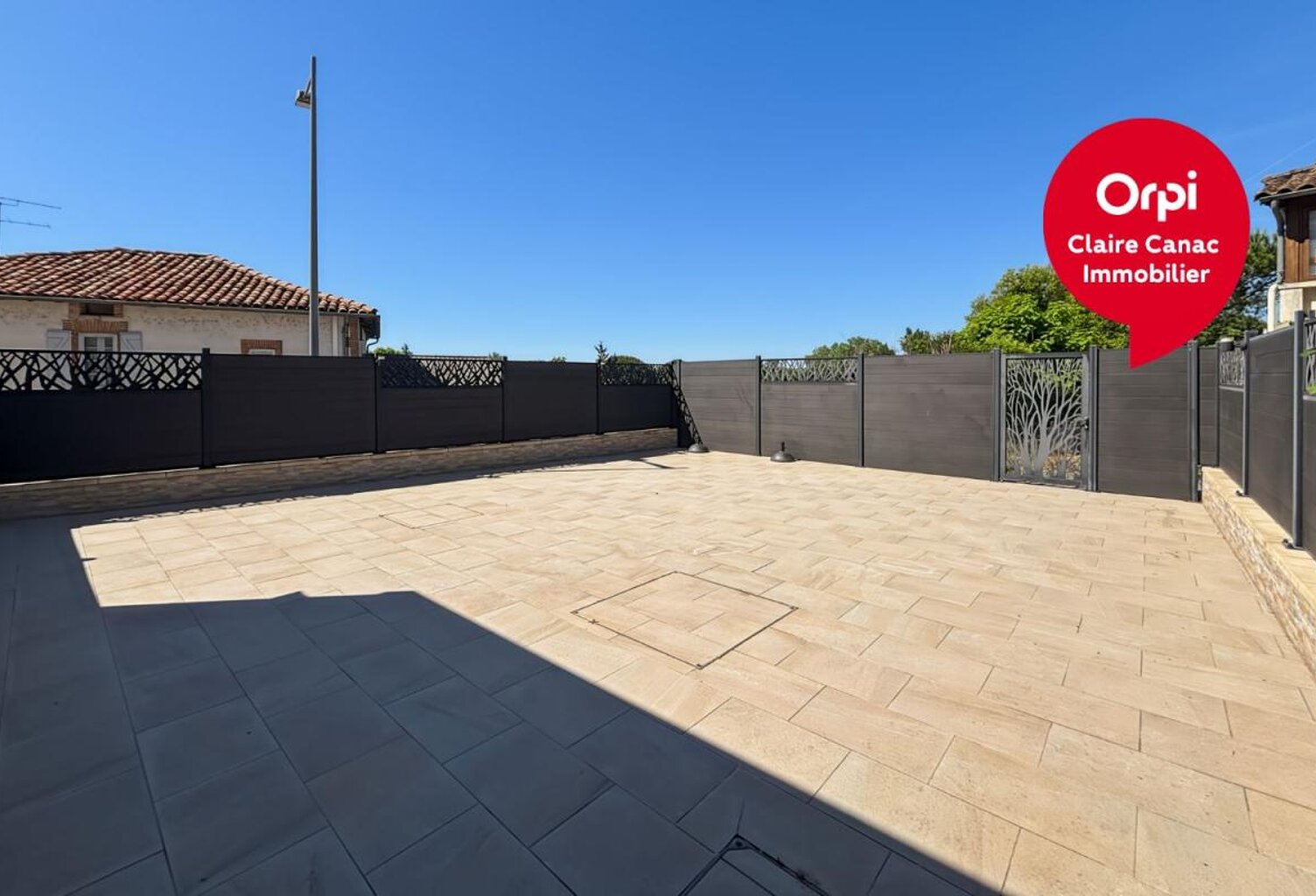 Bien Commercial À Vendre — photo 1