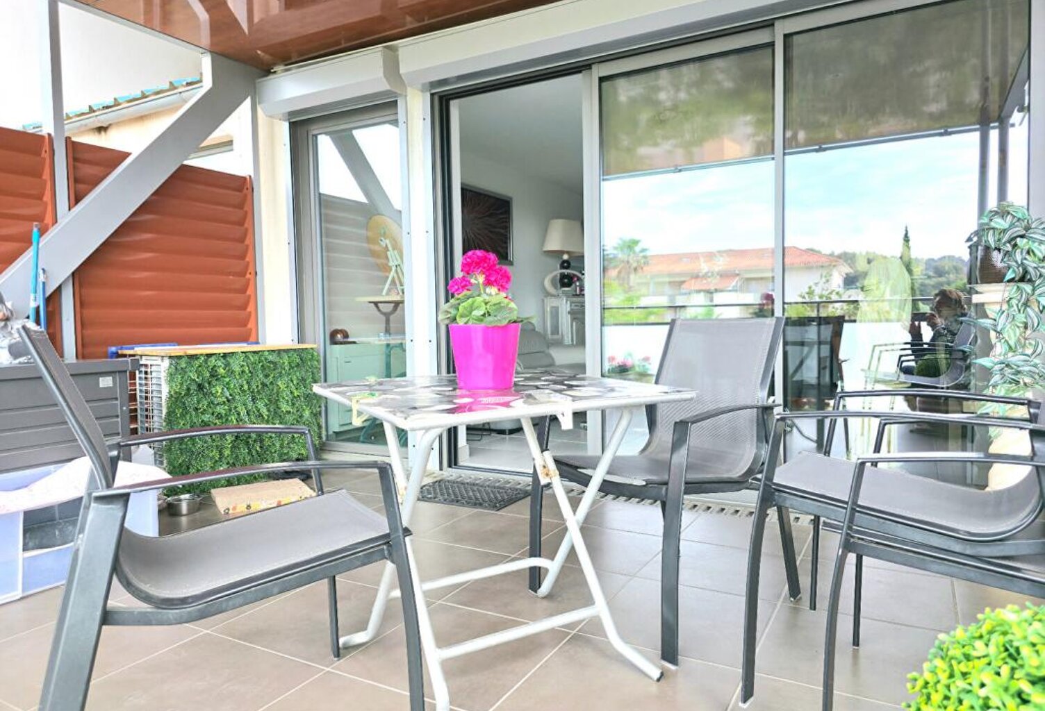 Appartement  3 pièce(s) 65 m2 terrasse / 2 PARKING et ascenseur — photo 1