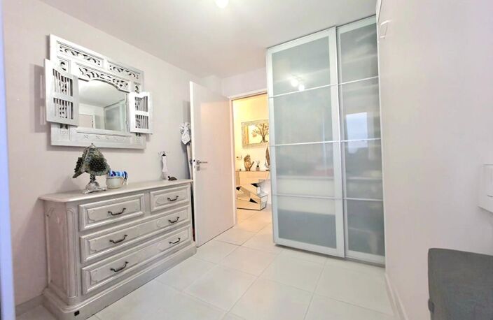 Appartement  3 pièce(s) 65 m2 terrasse / 2 PARKING et ascenseur — photo 2