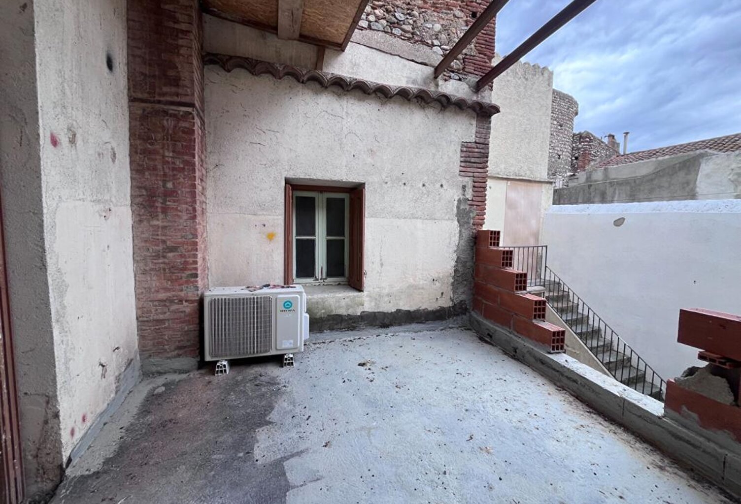 Immeuble de rapport de 200 m² environs à rénover pouvant être aménagé en deux appartements et un local — photo 1