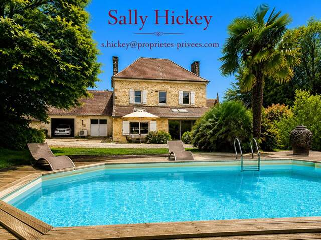 Sally HICKEY vous propose cette maison de maître caractère T7 au coeur de  LOCQUALTAS, à 25 minutes de la plage. Avec de belles vues sur le bourg et son jardin paysagé avec piscine chauffée. Proche de tous commerces à pied. Au prix de 635 250 euros, HAI — photo du bien