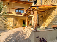ENTRE NIMES ET UZES : Grande maison de village avec dépendan — photo 4