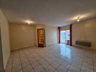 Saint Martin D'ESTREAUX - MAISON DE VILLAGE — photo 2