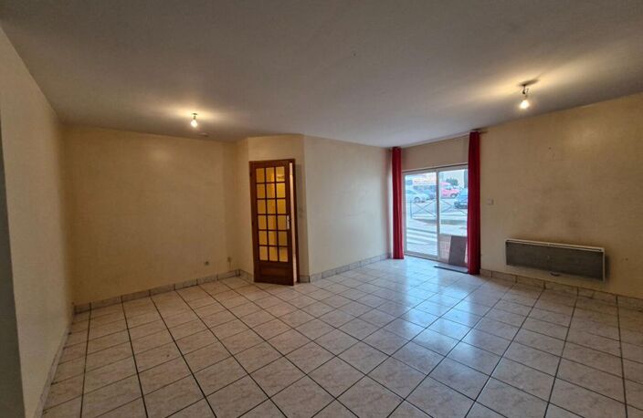 Saint Martin D'ESTREAUX - MAISON DE VILLAGE — photo 2