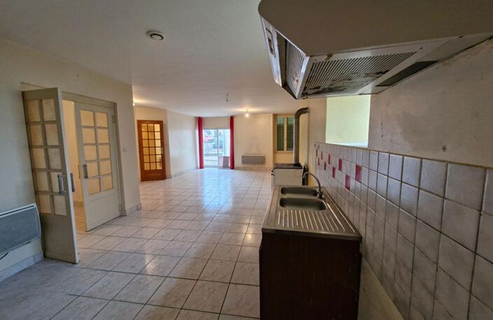 Saint Martin D'ESTREAUX - MAISON DE VILLAGE — photo 3