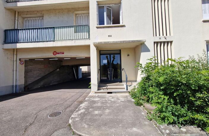 ROANNE - APPARTEMENT T3 — photo 2