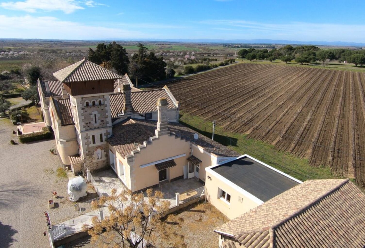 Domaine de caractère avec gîtes, chambres d'hôtes et parc de 1,7 hectare à Vias — photo 1