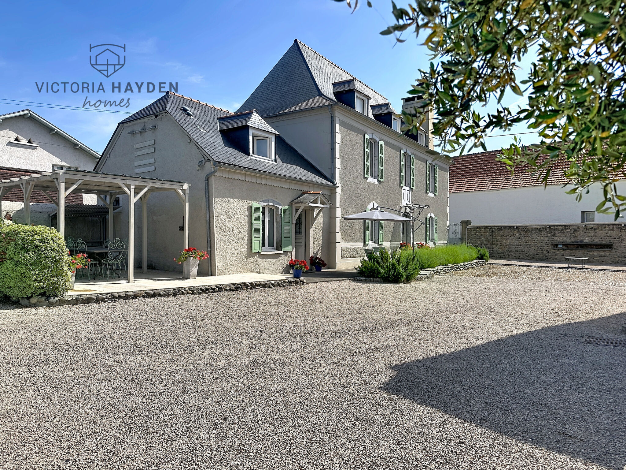 Villa / Maison  T8 à vendre Nay 64800