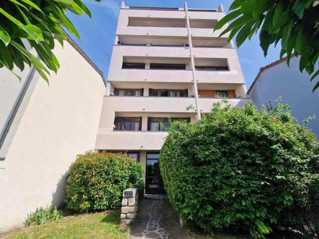 EXCLUSIVITÉ - APPARTEMENT LUMINEUX 3 PIÈCES AUX LILAS — photo du bien
