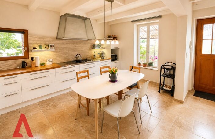 Superbe maison de caractère avec jardin paysagé, garage et prestations de qualité  Magalas — photo 2