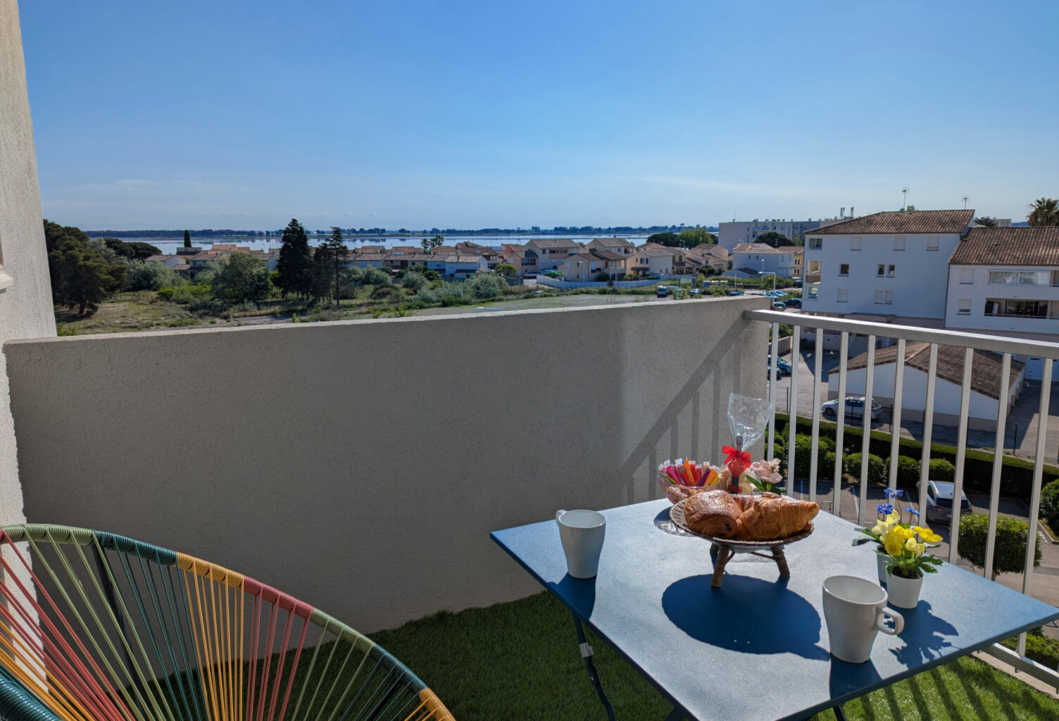 APPARTEMENT 3 PIECES AVEC VUE DEGAGEE SUR LES SALINS DU MIDI — photo 1