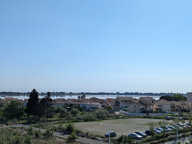 APPARTEMENT 3 PIECES AVEC VUE DEGAGEE SUR LES SALINS DU MIDI — photo 2